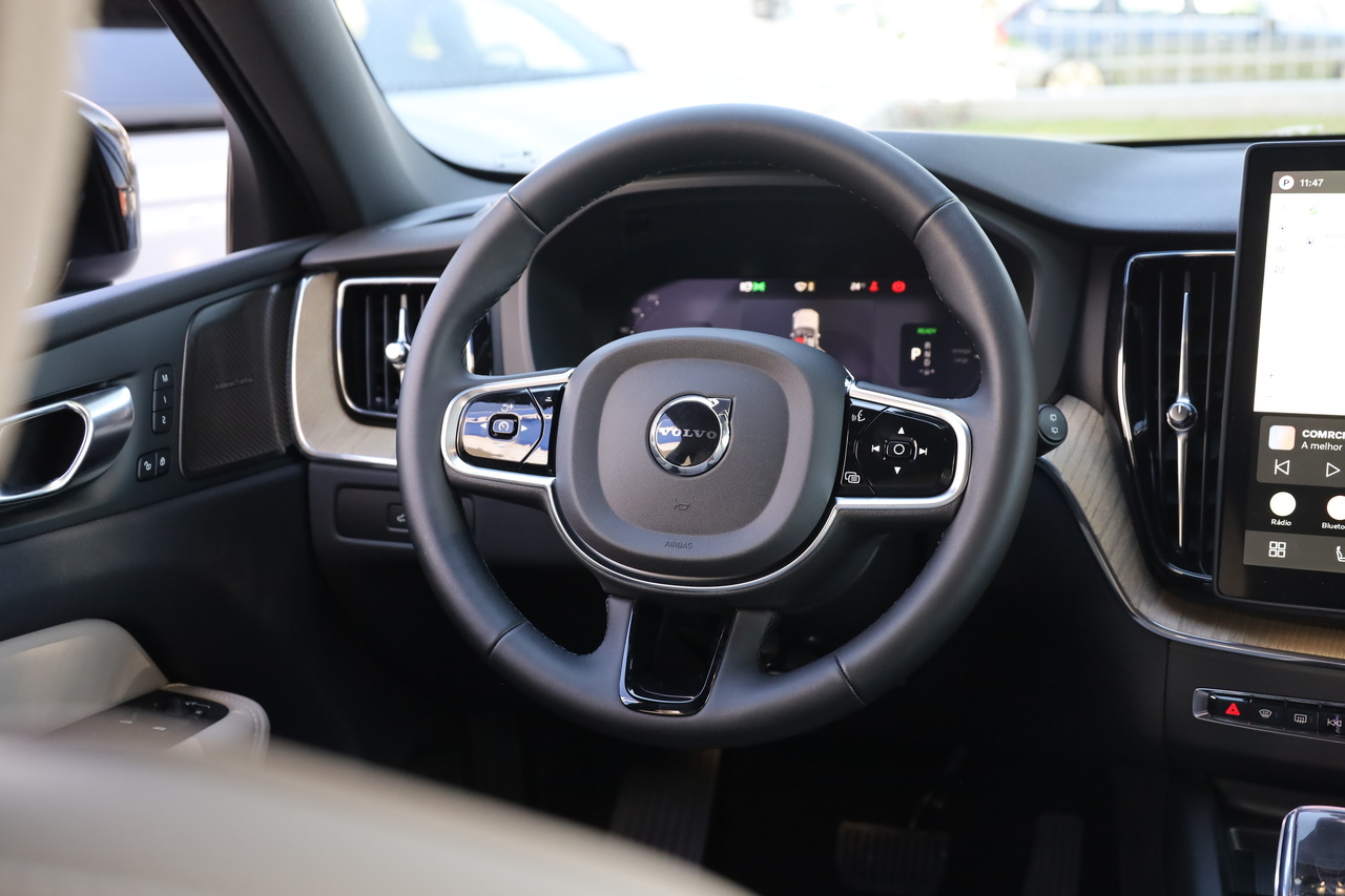 XC60 T6 Hibrido Plug-in Plus Dark 
