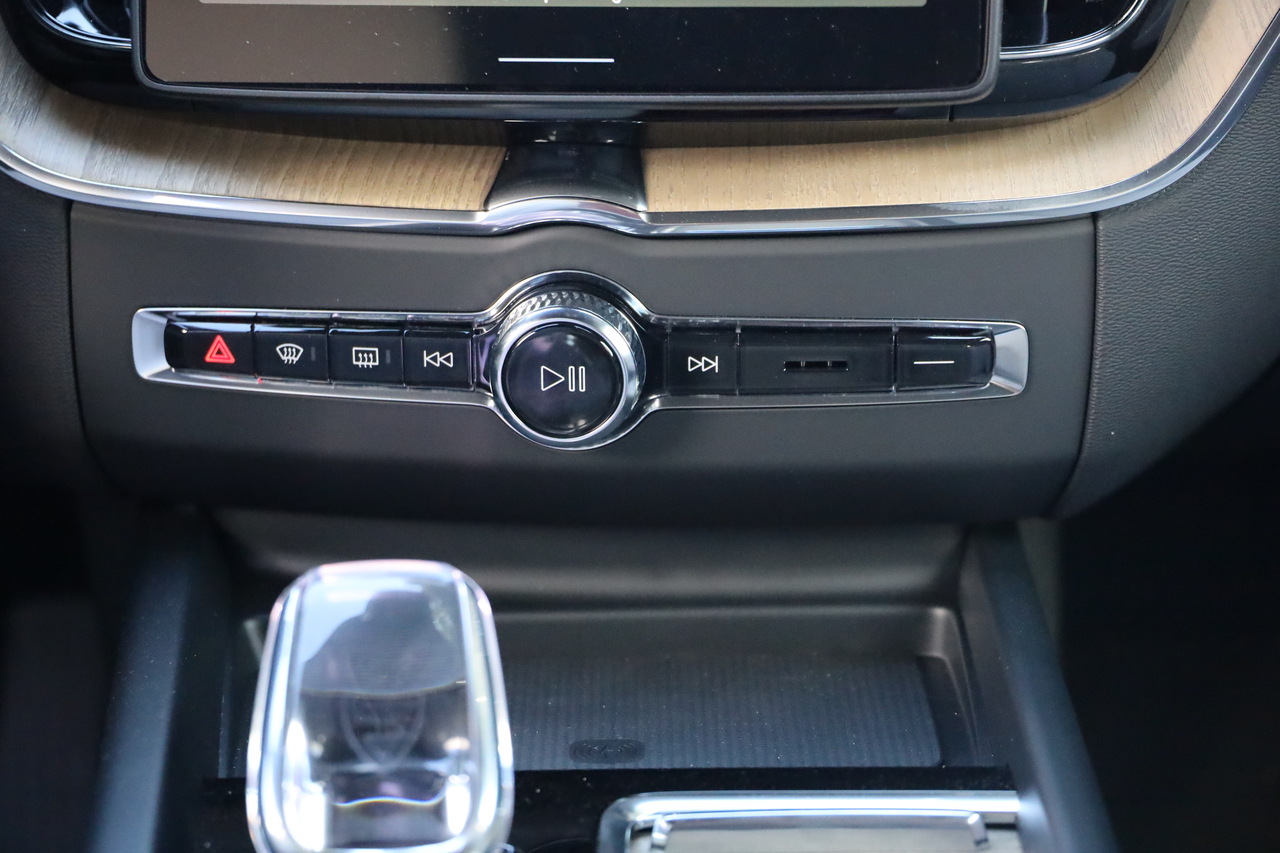 XC60 T6 Hibrido Plug-in Plus Dark 