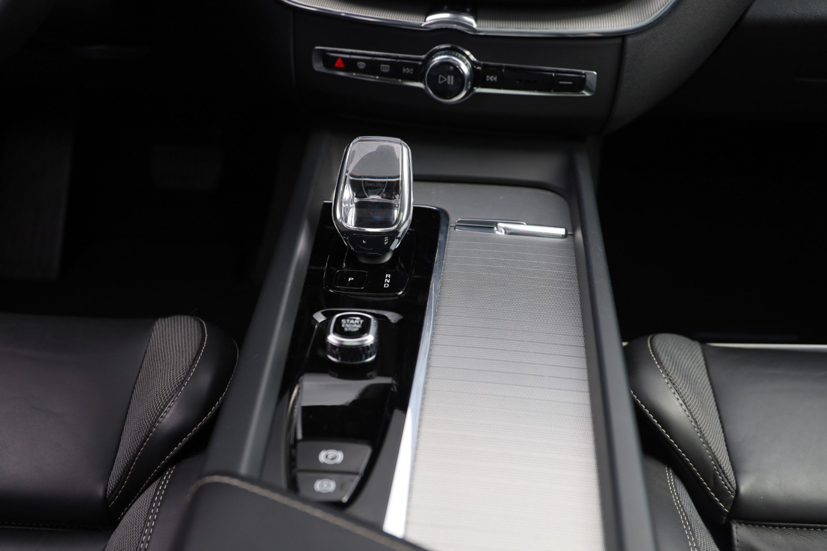 XC60 T6 Hibrido Plug-in Plus Dark Black Edition Geart.