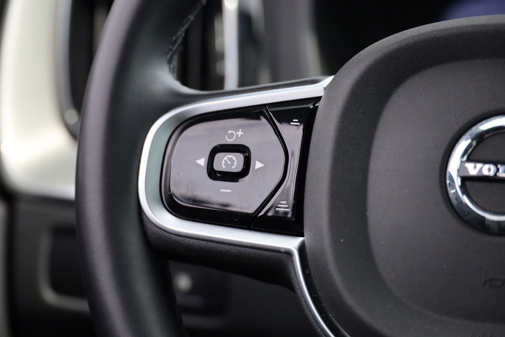 XC60 T6 Hibrido Plug-in Plus Dark Black Edition Geart.