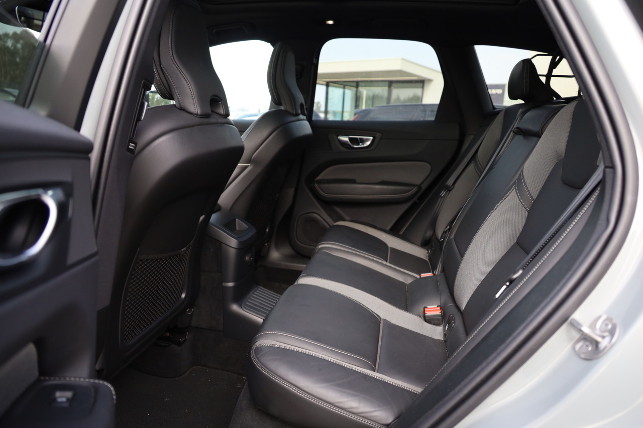XC60 T6 Hibrido Plug-in Ultra Dark