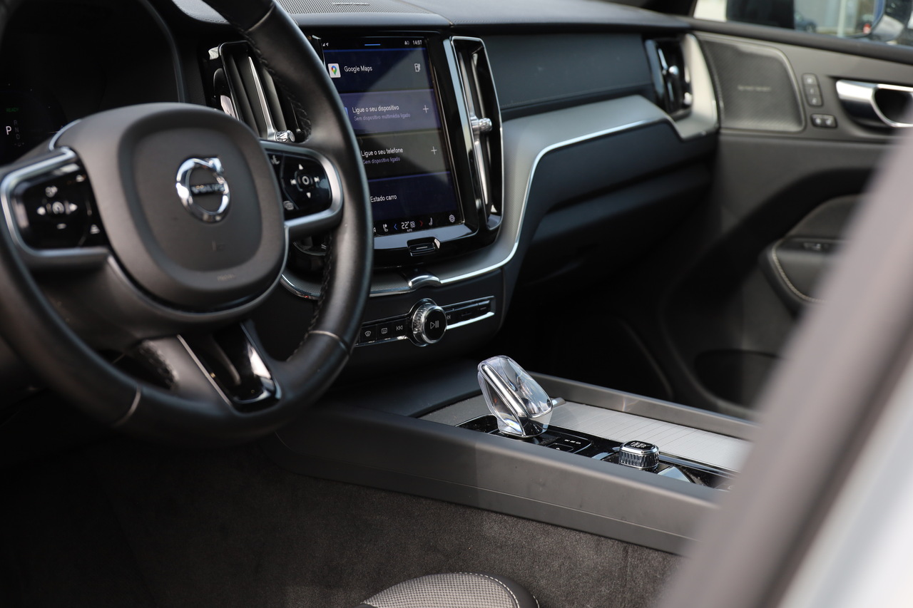 XC60 T6 Hibrido Plug-in Ultra Dark