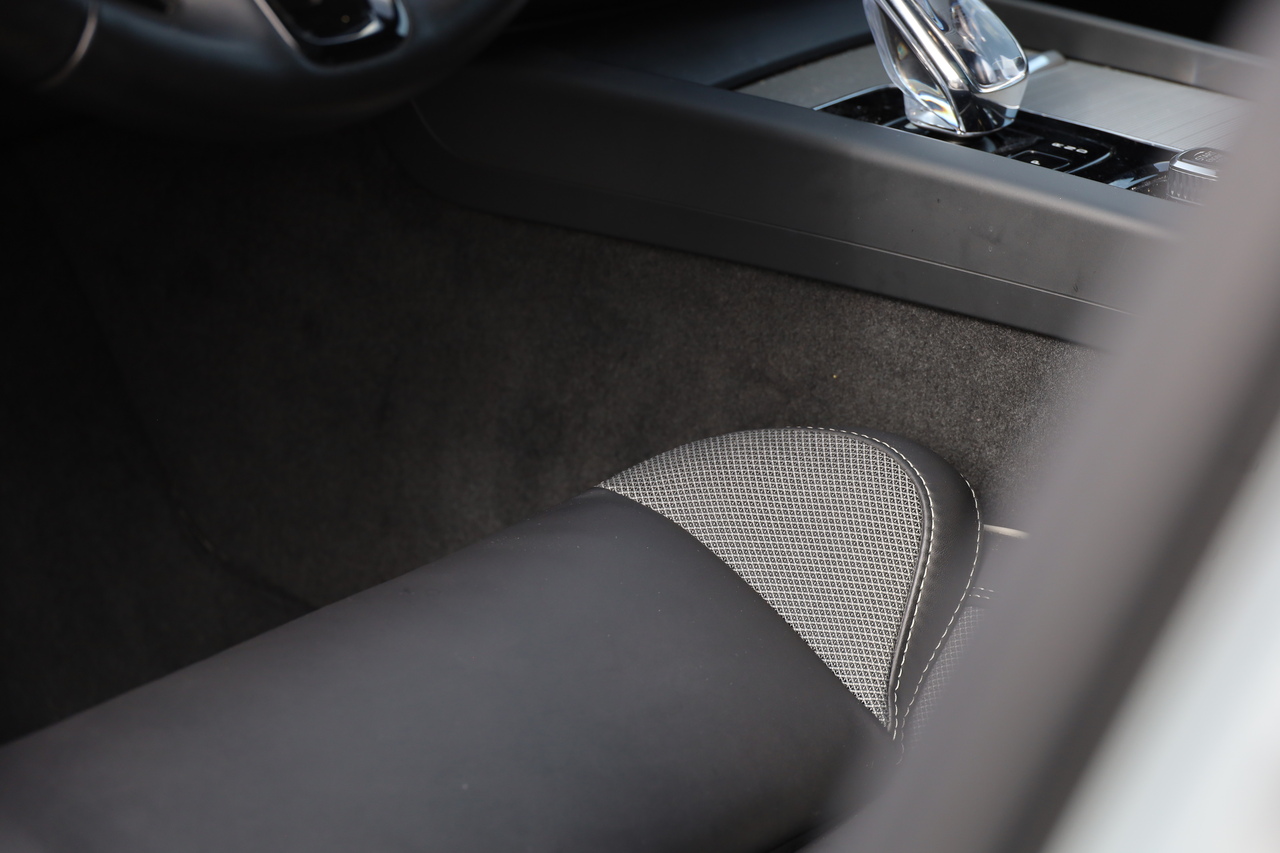 XC60 T6 Hibrido Plug-in Ultra Dark