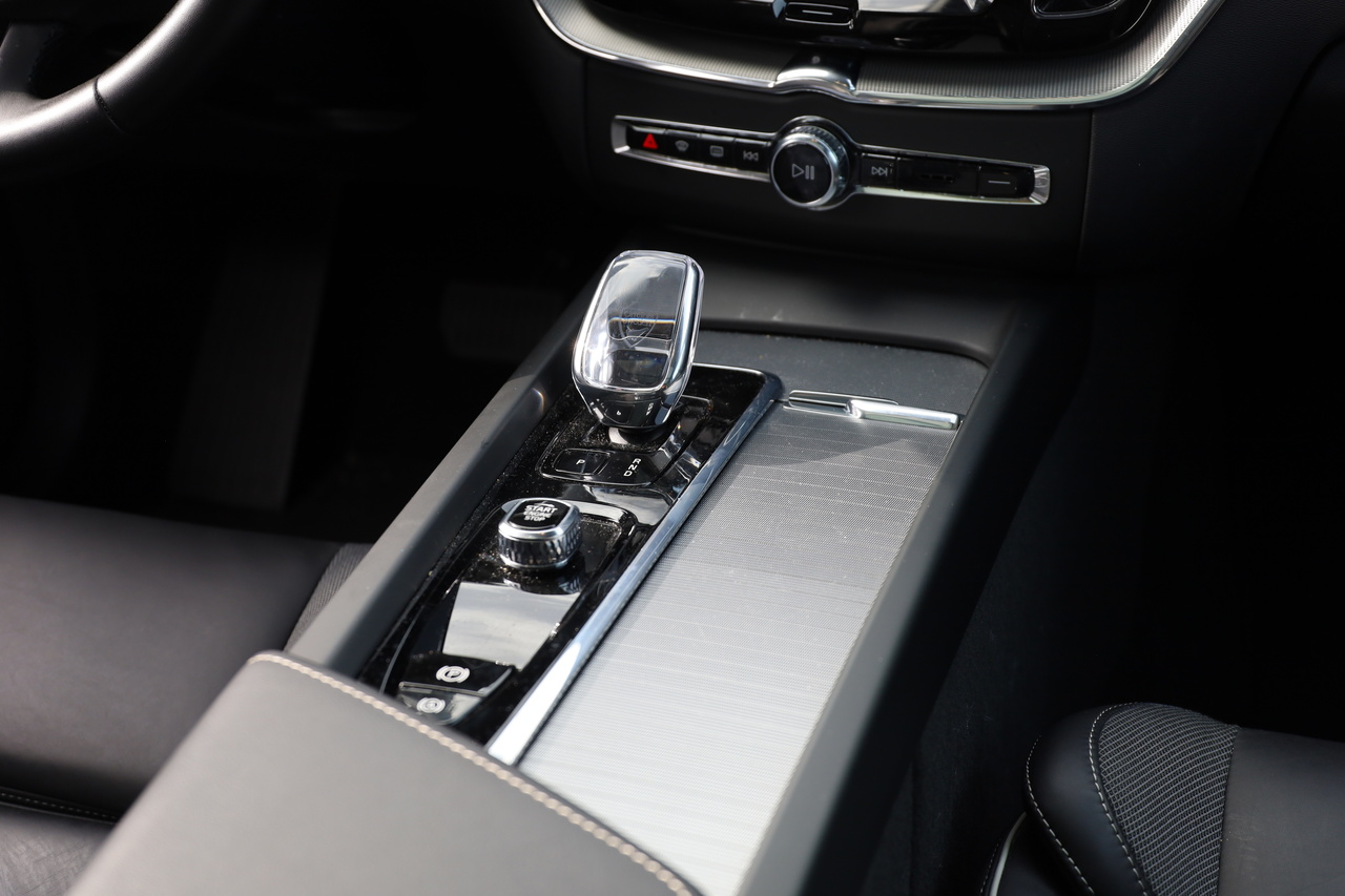 XC60 T6 Hibrido Plug-in Ultra Dark