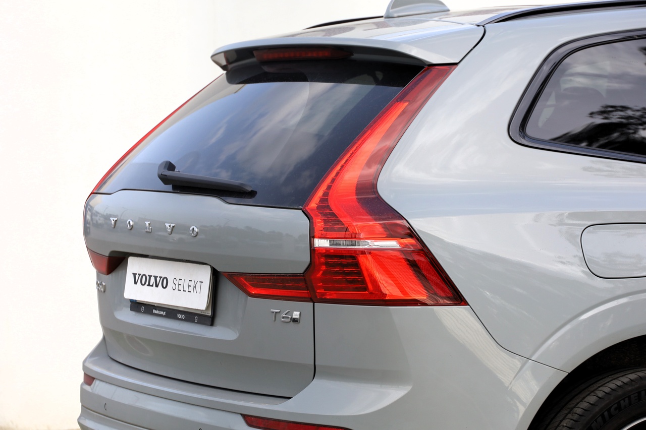 XC60 T6 Hibrido Plug-in Ultra Dark