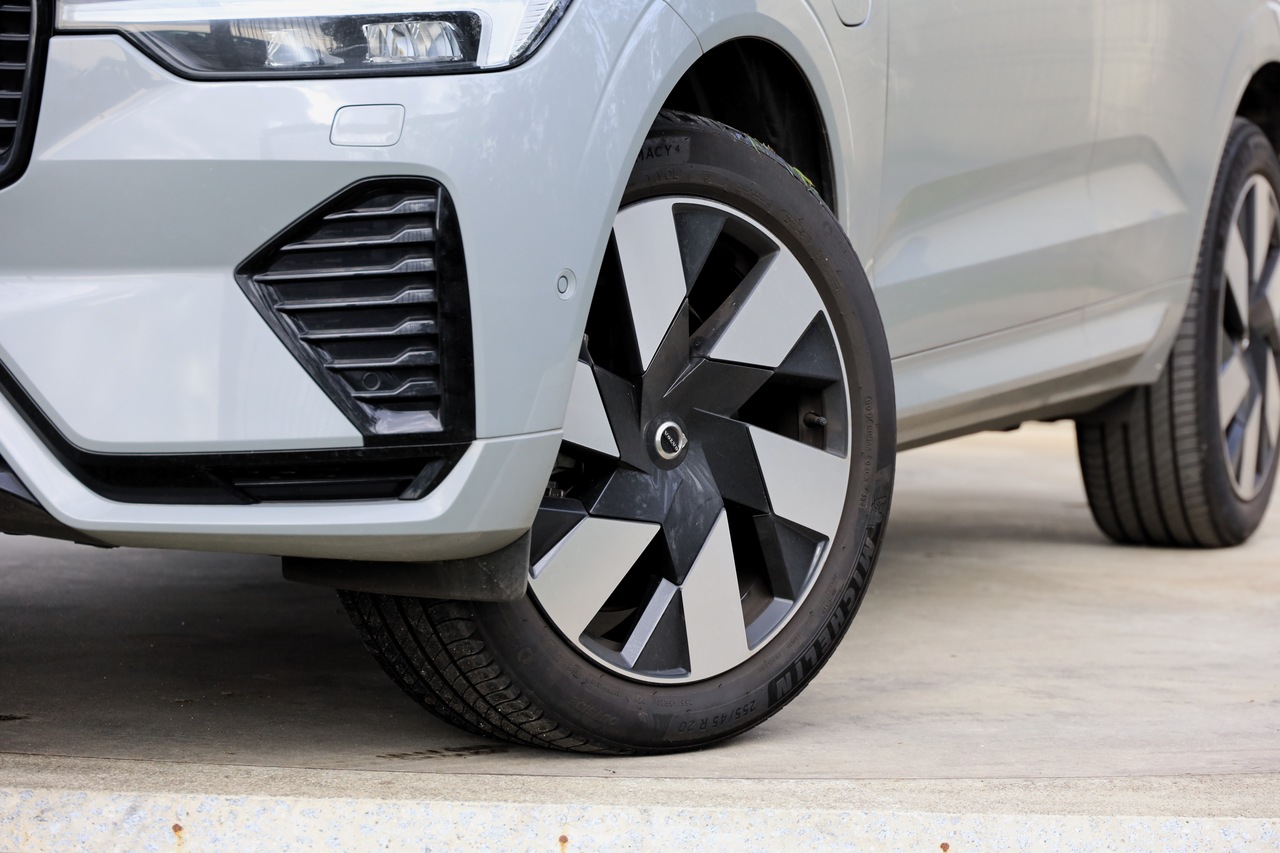 XC60 T6 Hibrido Plug-in Ultra Dark