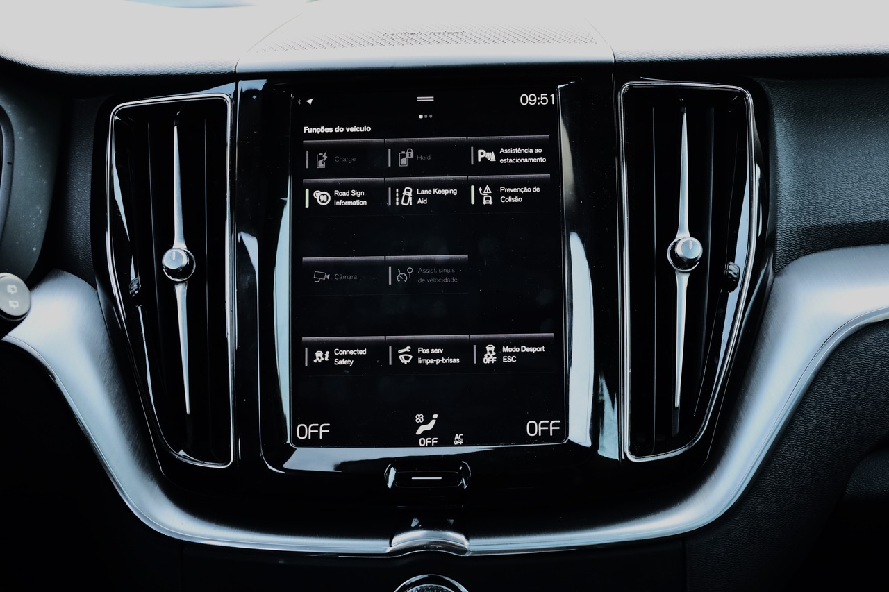 XC60 T8 Hibrido Plug-in Momentum Plus Geart. 8V AWD