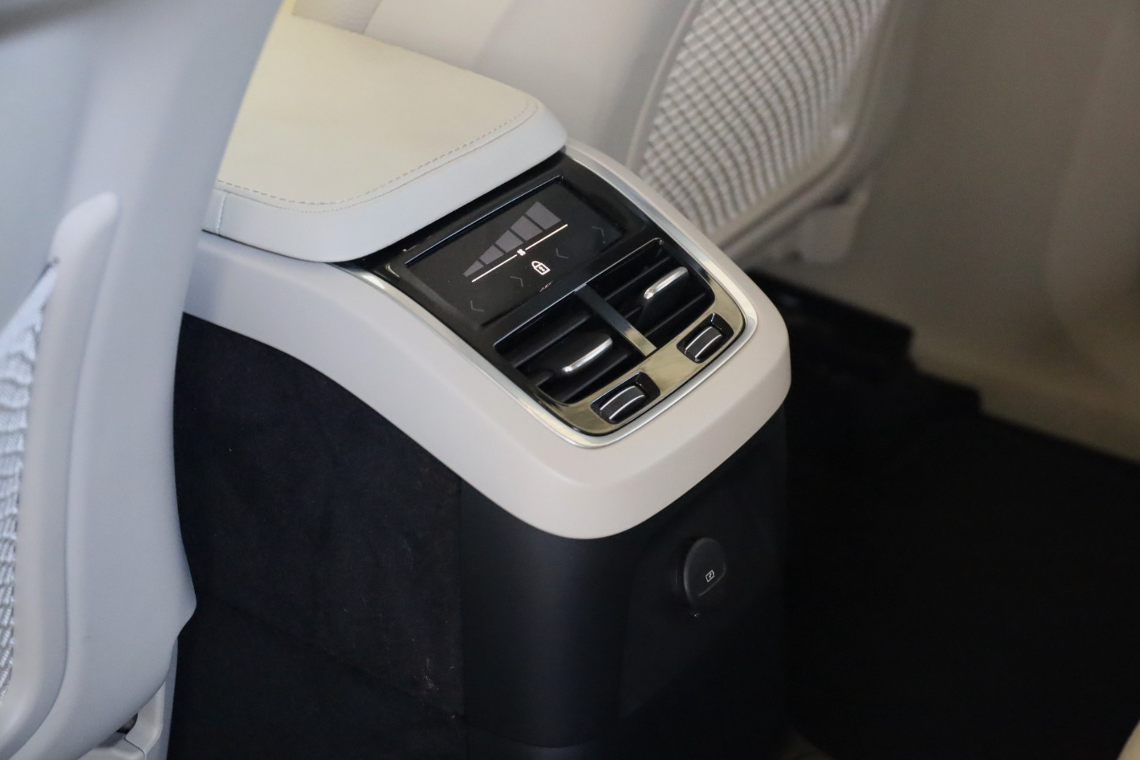XC90 T8 Hibrido Plug-in Core Bright Geart.