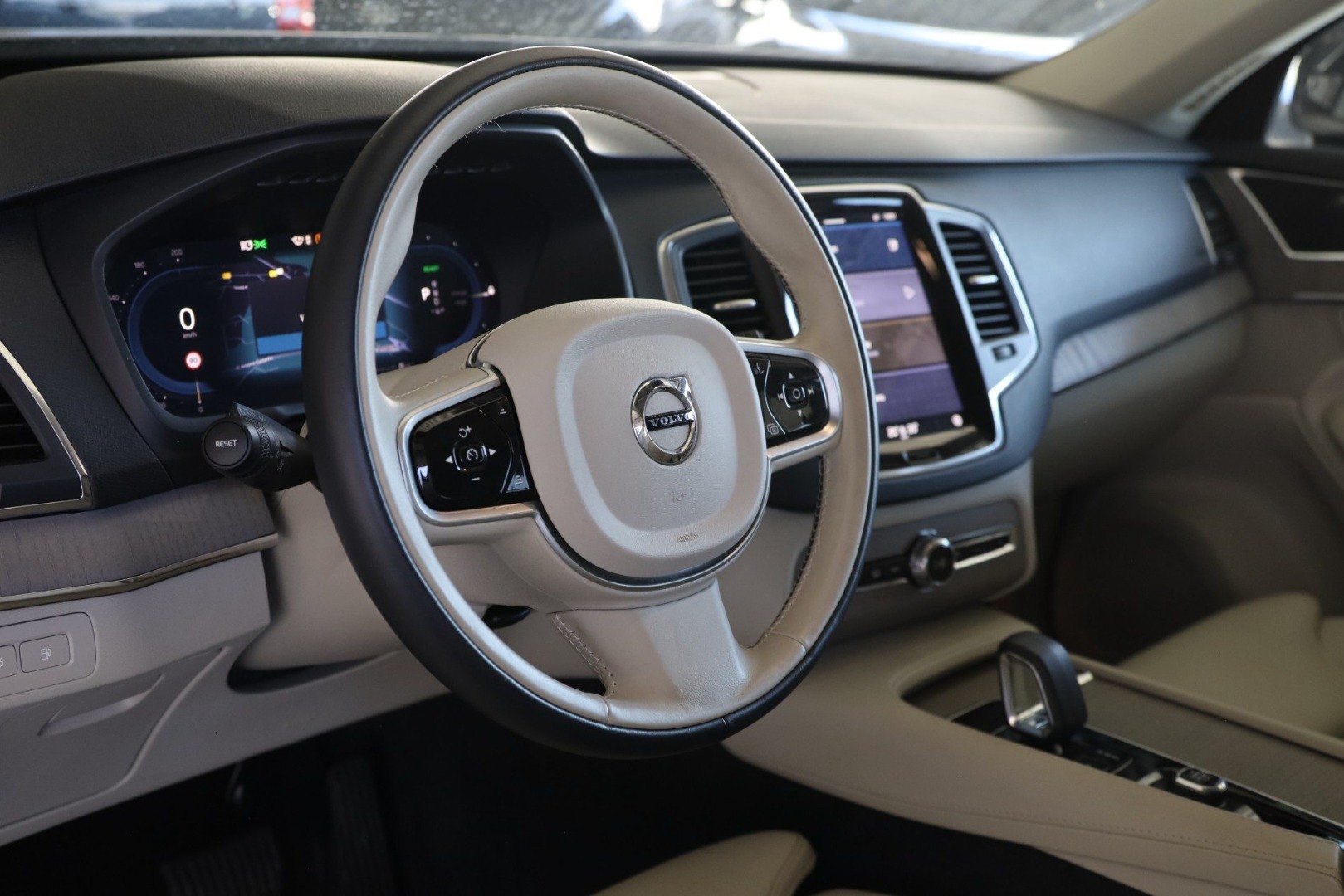 XC90 T8 Hibrido Plug-in Core Bright Geart.