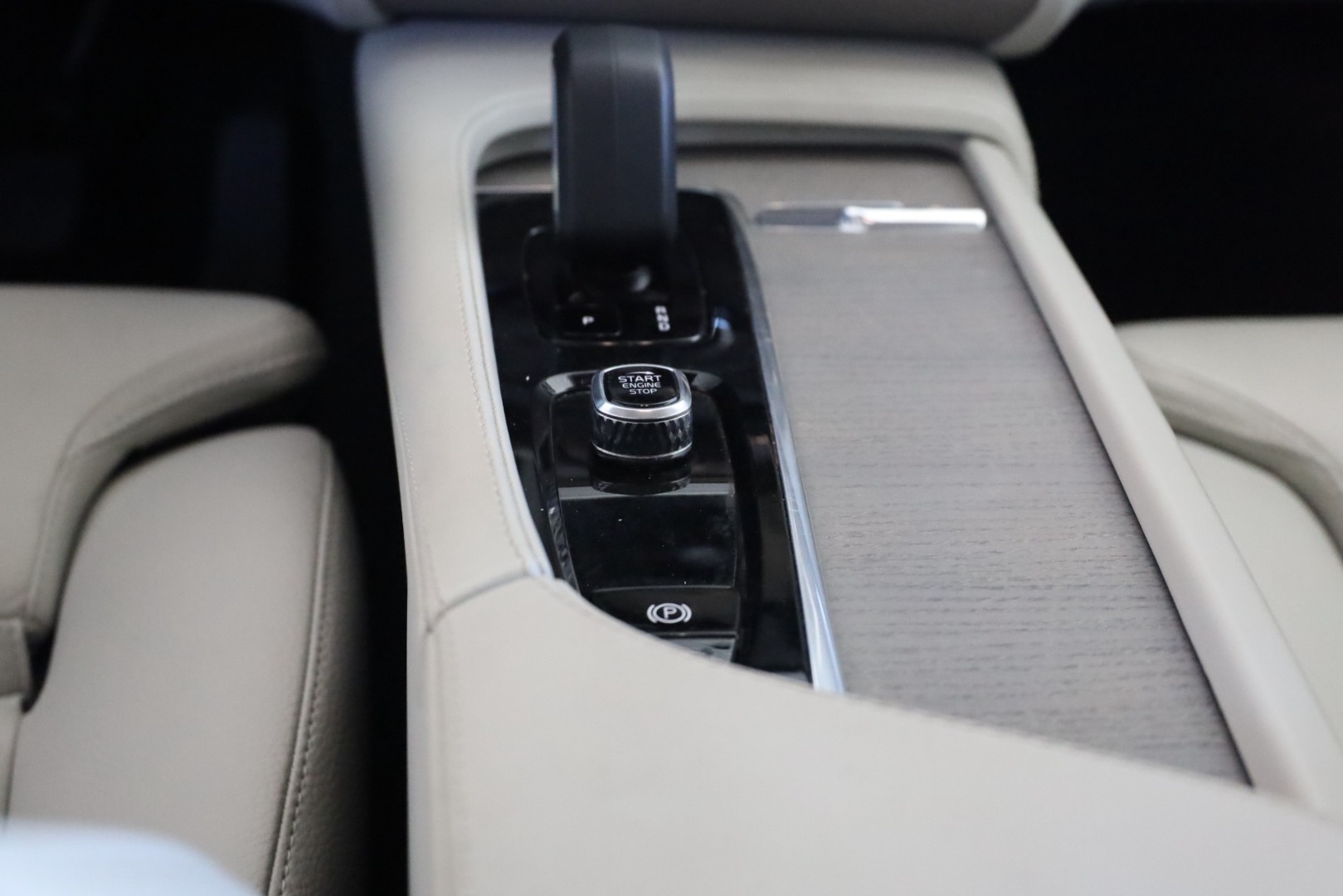 XC90 T8 Hibrido Plug-in Core Bright Geart.