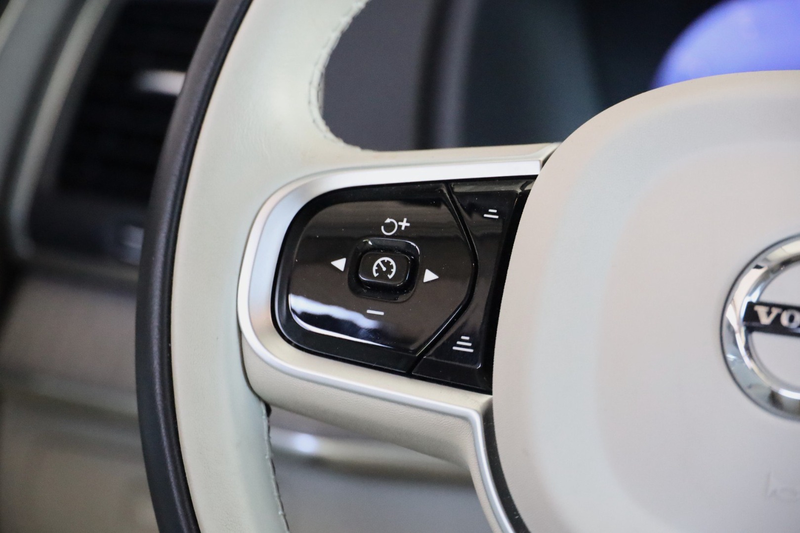 XC90 T8 Hibrido Plug-in Core Bright Geart.