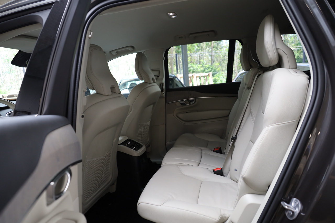 XC90 T8 Hibrido Plug-in Core Bright