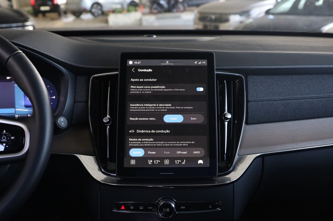 XC90 T8 Hibrido Plug-in Plus Bright AWD